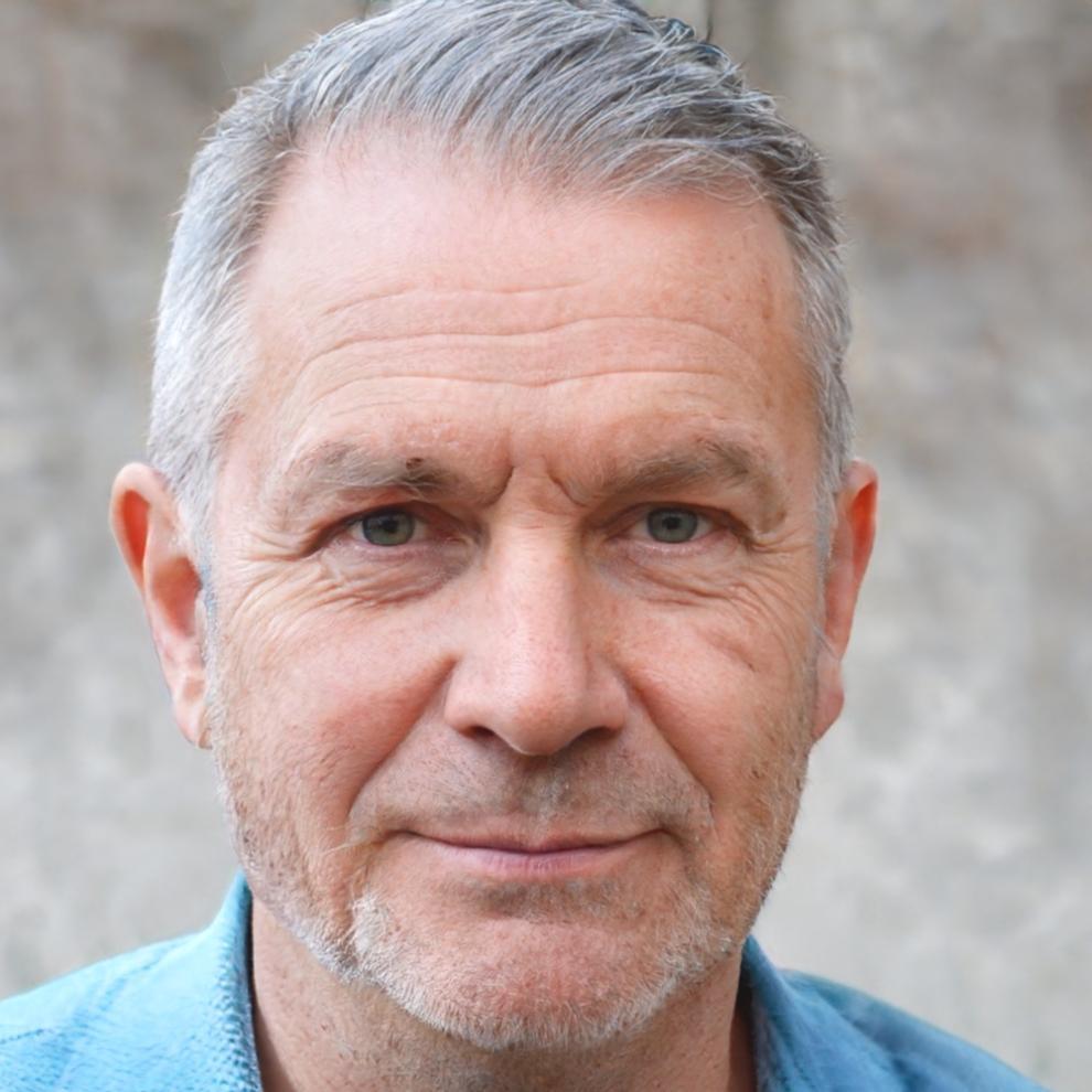 Foto Bapak Rahman, direktur perusahaan teknologi