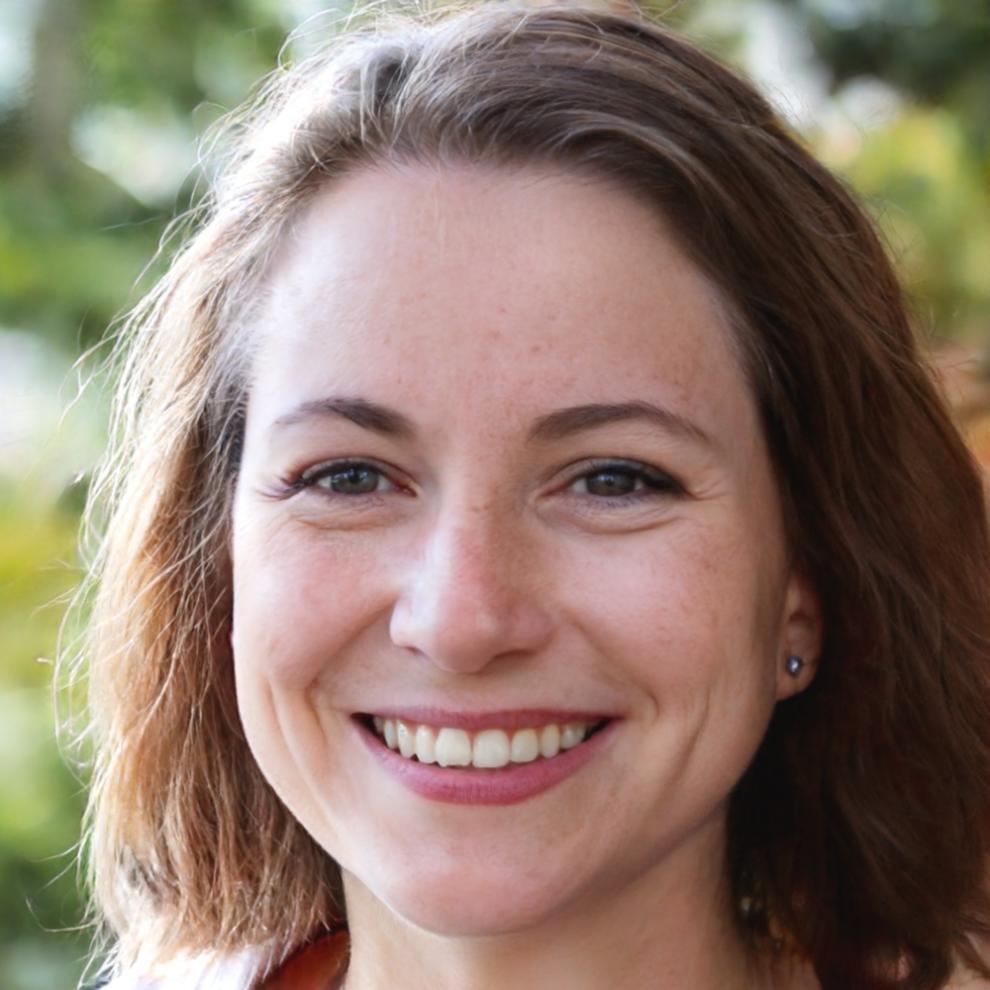 Dewi Kusuma, Konsultan Senior Gulandro